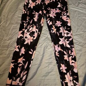 Victoria Secret Sport Floral Black and Pink Capri Leggings
